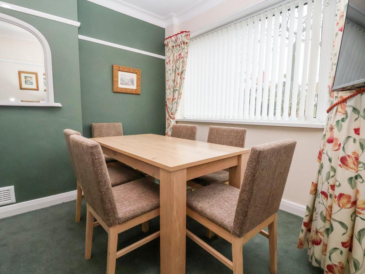 The Hollies Villa Prestatyn Bagian luar foto